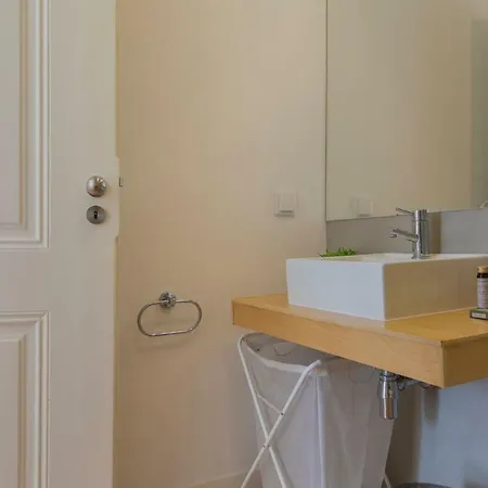 Lovelystay - Sunny Santa Catarina I Lisbona